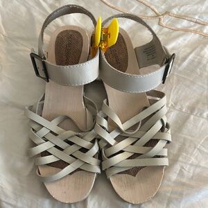 Kelsi Dagger Women's Beige Sandals